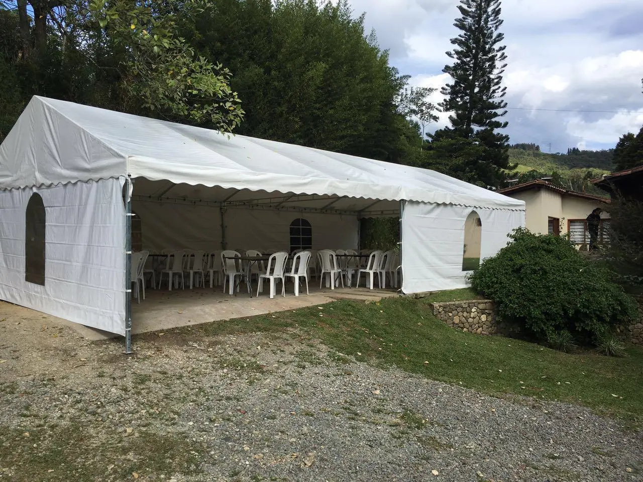 Montaje de carpas y silletería para eventos y fiestas
